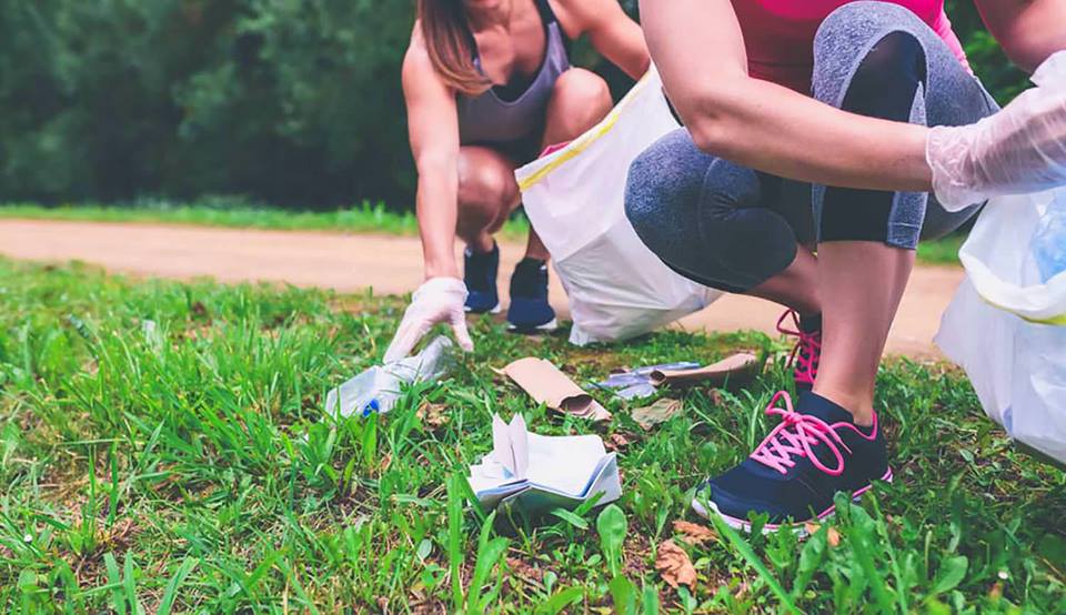 image of a person picking up thrash during their jog